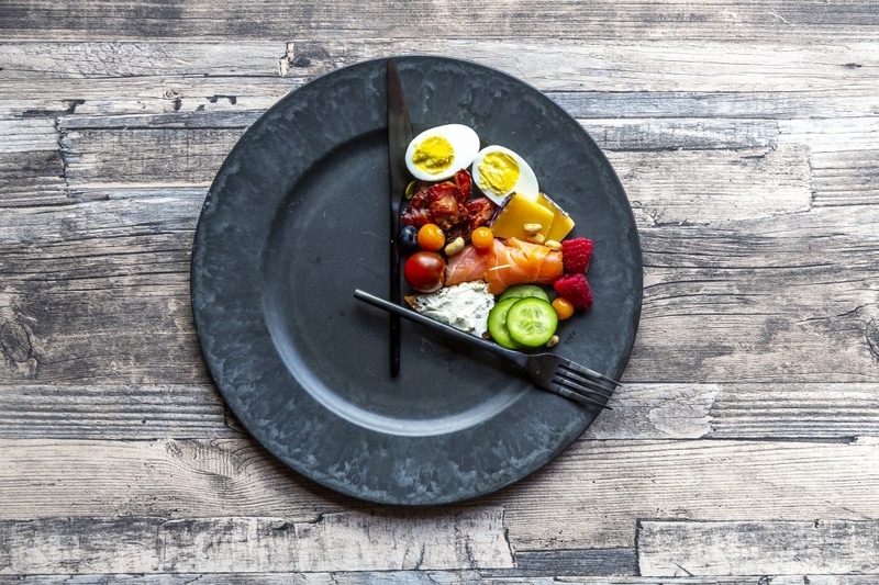 fruit-vegetable-lox-on-plate-benefits-of-fasting-wit-dpt-matthew-burns