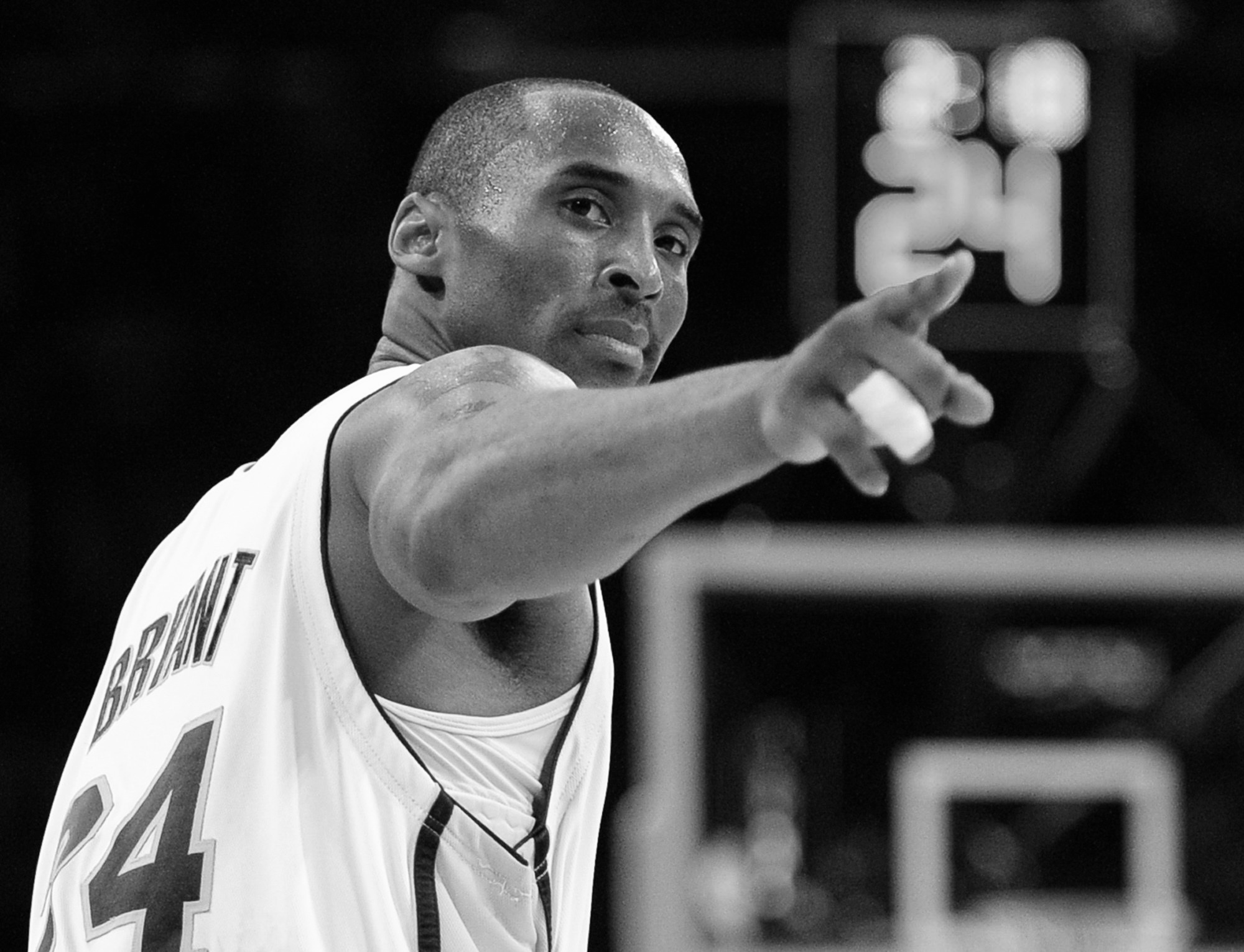 Kobe Bryant pointing